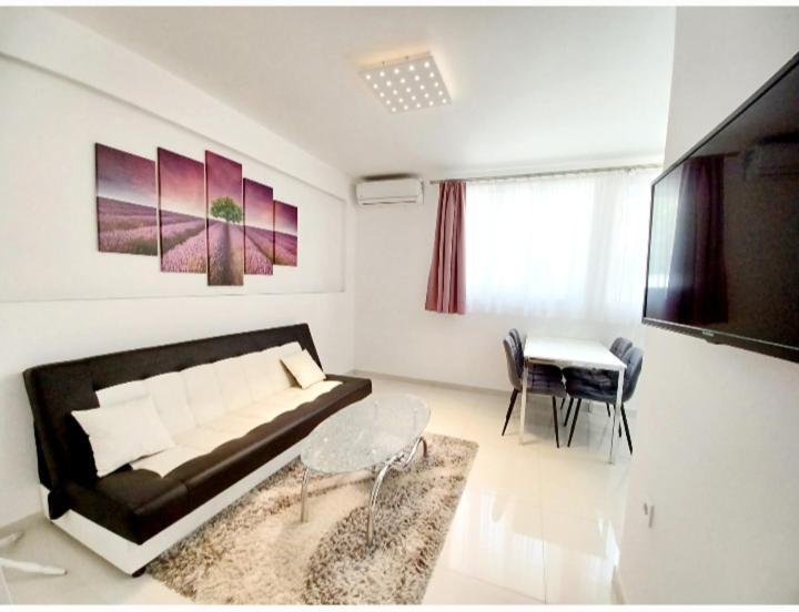 Silvia Apartma Makarska